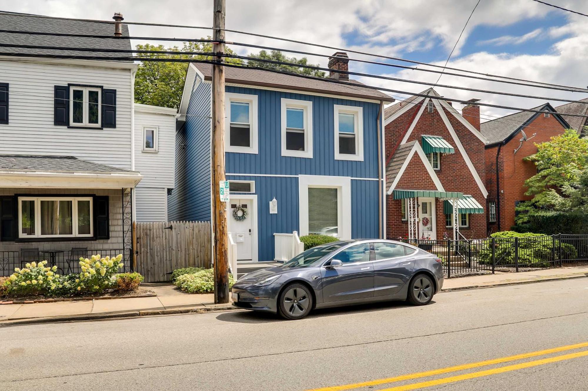 Shadyside House - 100 Feet To Walnut Street! Holiday home *