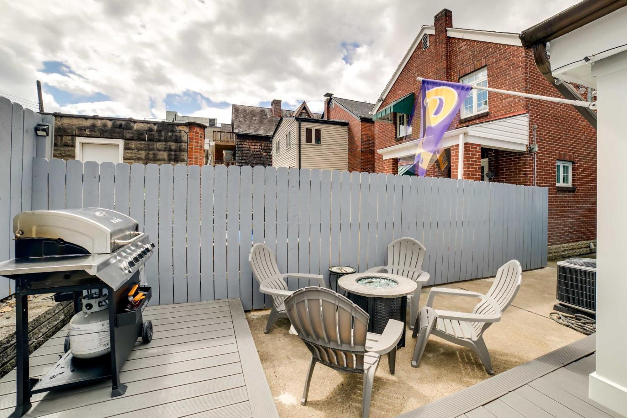 Shadyside House - 100 Feet To Walnut Street! Holiday home Pittsburgh